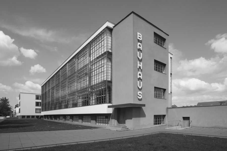 Bauhaus in Dessau. Fotografiert von Jean Molitor